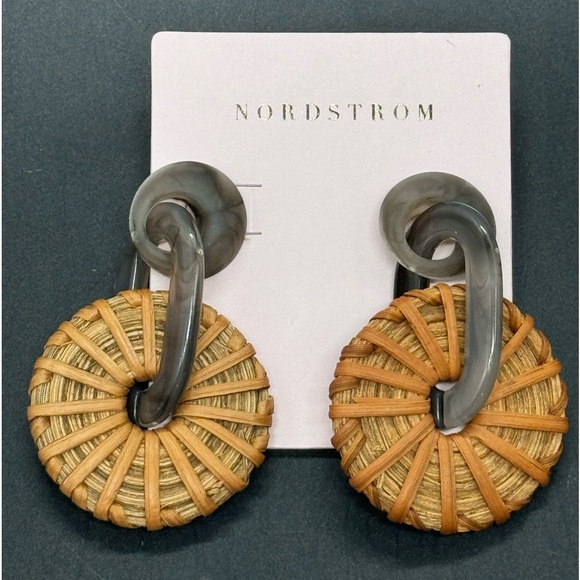 Chic Woven Rattan Drop Earrings - Picture 4 of 7